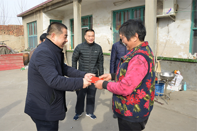 2018年2月10日，公司总经理李安东走访房家村难题人民。